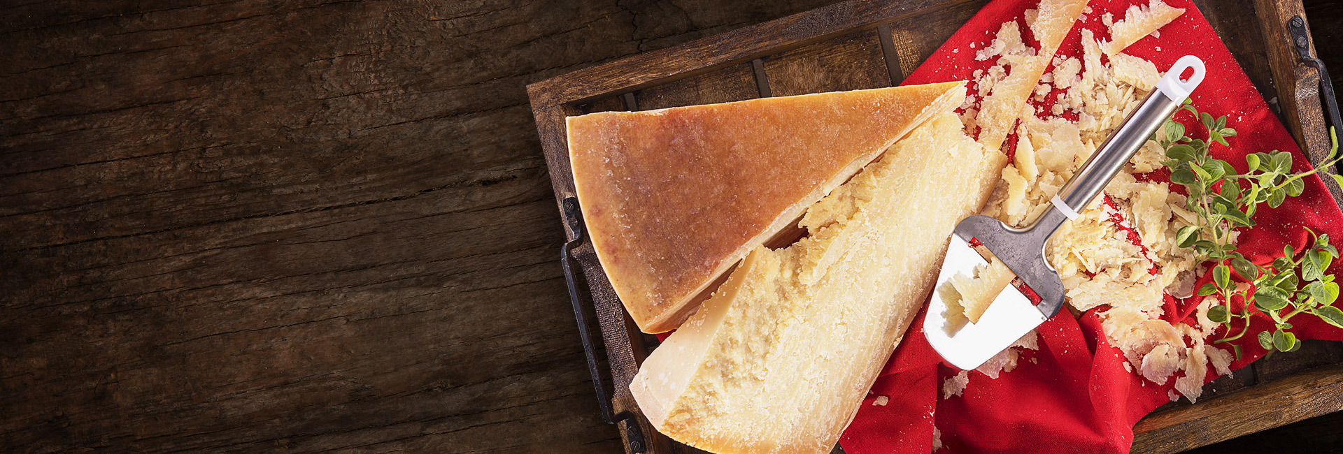 A series of arranged top shots of cheese for Kaufland’s photo database. Foodstyling, photography and postproduction